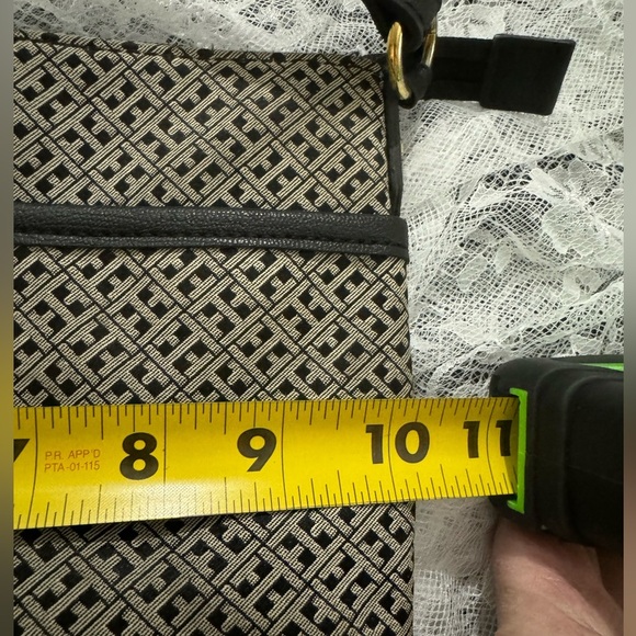 Tommy Hilfiger Canvas Crossbody Purse Bag Gold Logo Faux Leather Trim EUC Cute - Picture 3 of 15